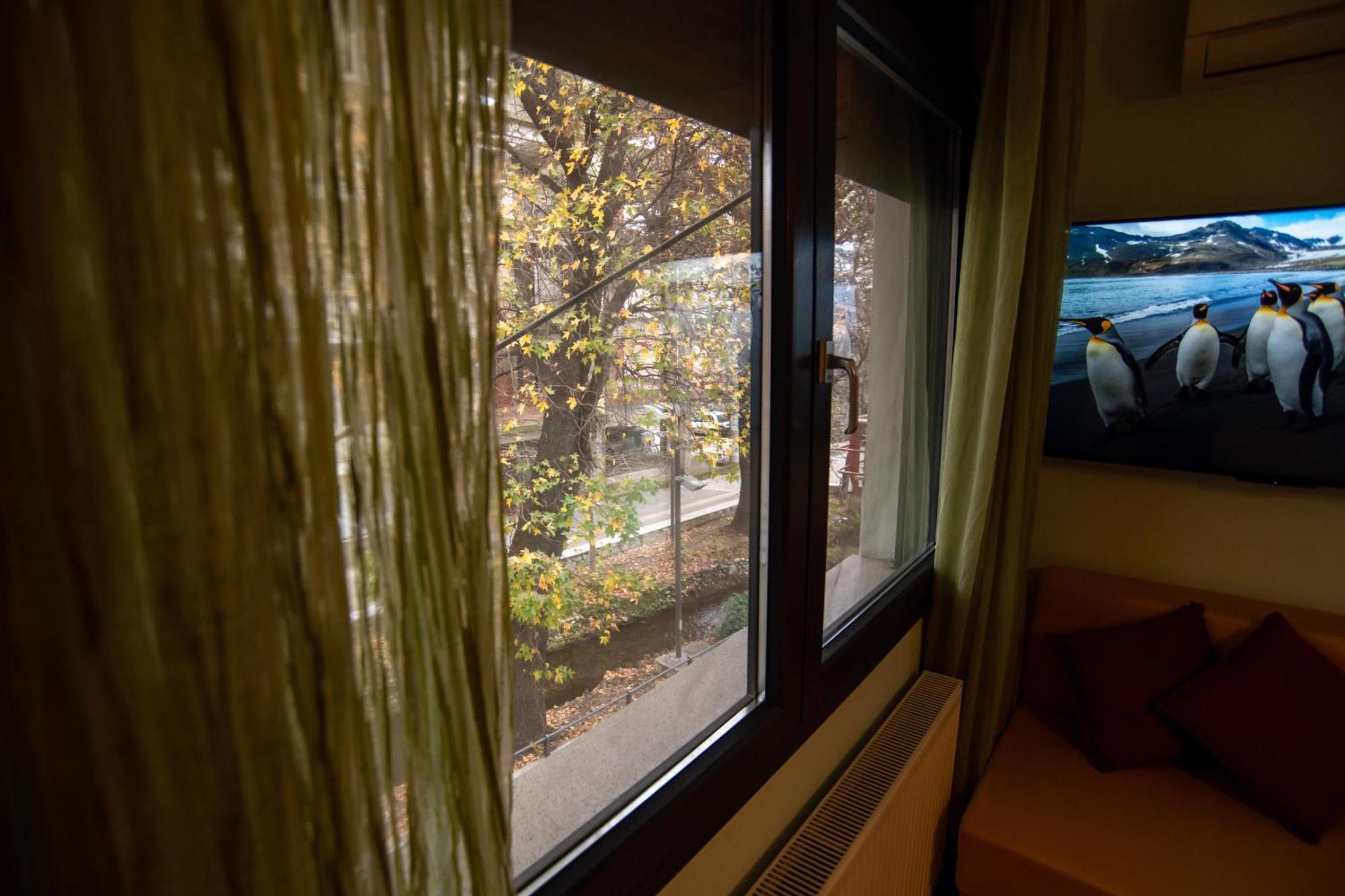 & Riverfront 2 Apartment